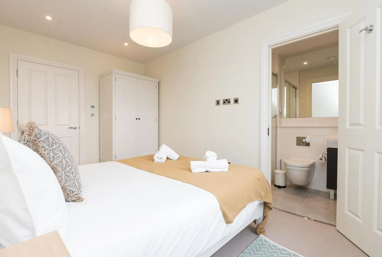 Pass The Keys Apartment With Stunning Views And Free Parking Бат Великобритания